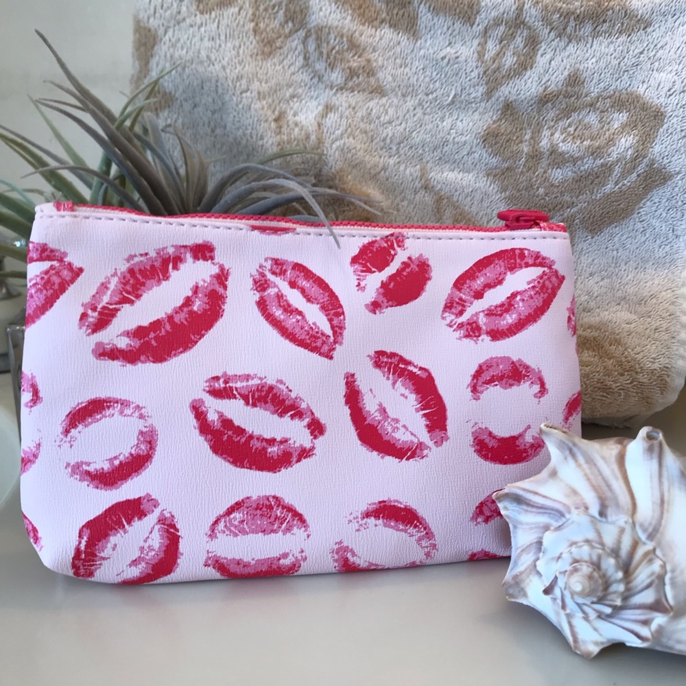 IPSY cosmetic bag, pink with red lip 💋design NWOT